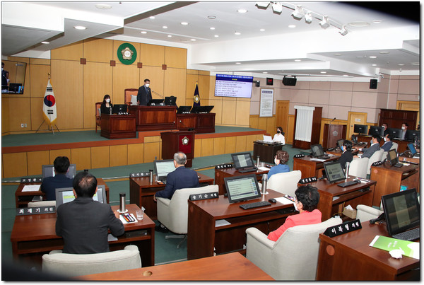 정읍시의회는 29일 제277회 제1차 정례회 제3차 본회의를 끝으로 16일간의 일정을 모두 마무리했다.